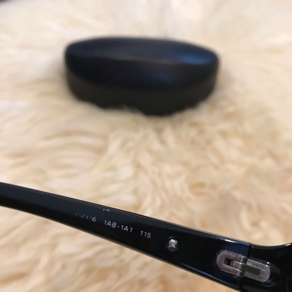 Prada sunglasses - Picture 4 of 5